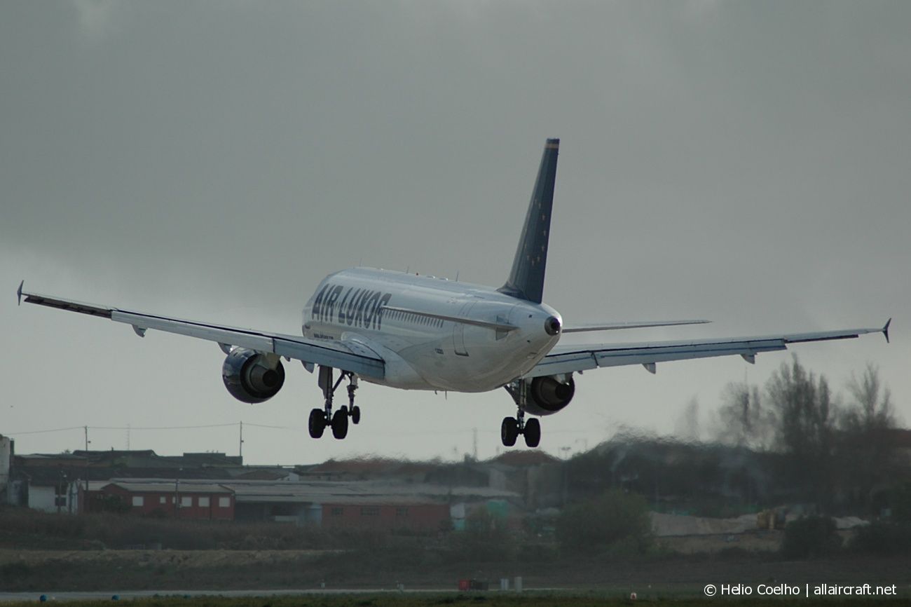 CS-TQG (022) 1988 Airbus A320-211