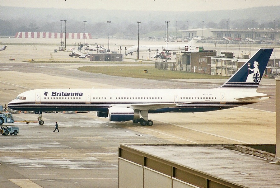 G-BYAJ (cn 25623) Boeing 757-204