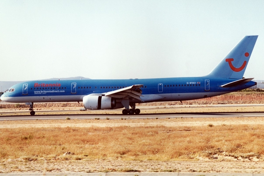 G-BYAO (cn 27235) Boeing 757-204