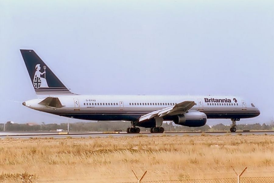G-BYAU (27220) 1994 Boeing 757-204