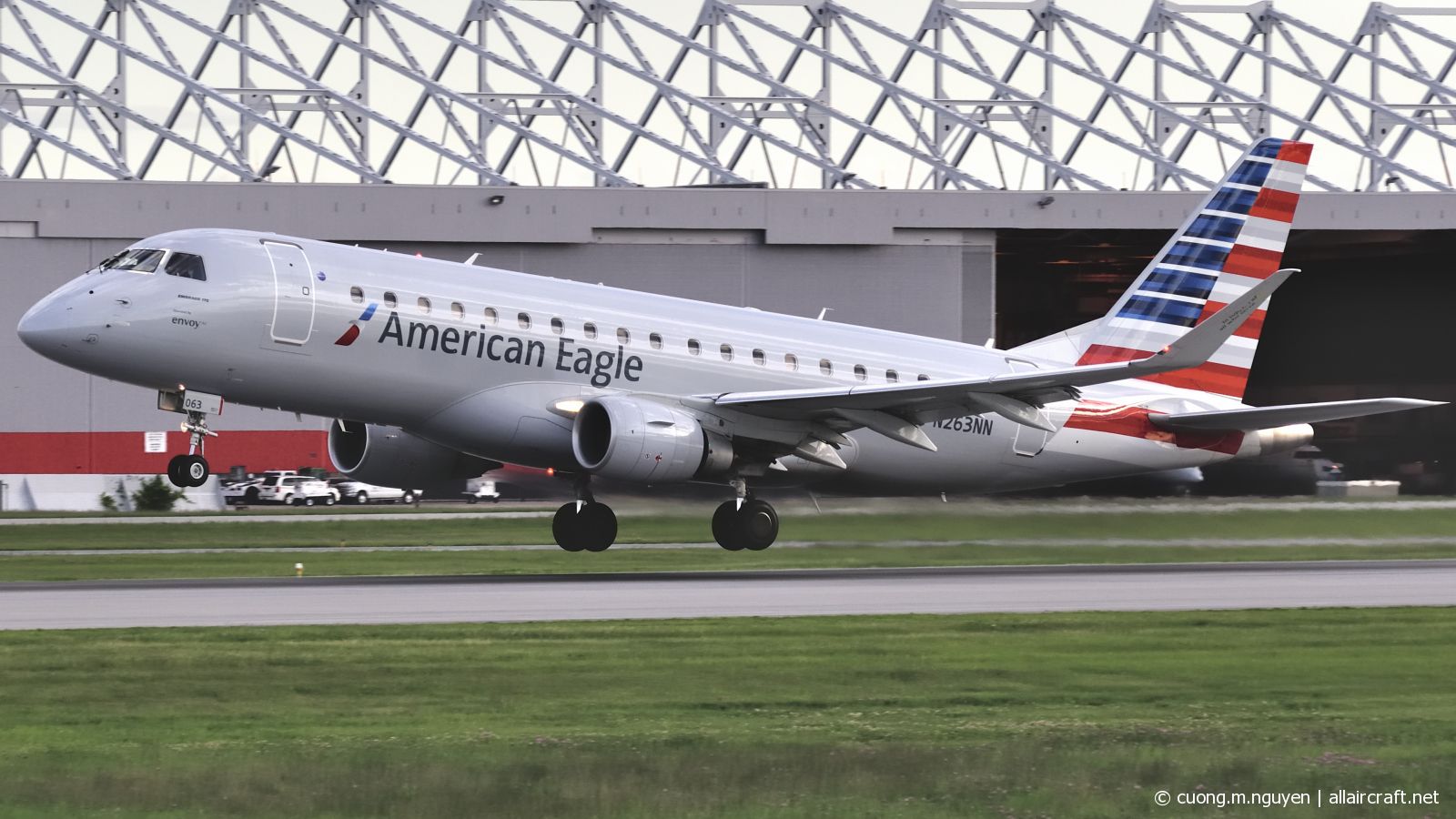 N263NN · Embraer 170-200LR · (YUL / CYUL)