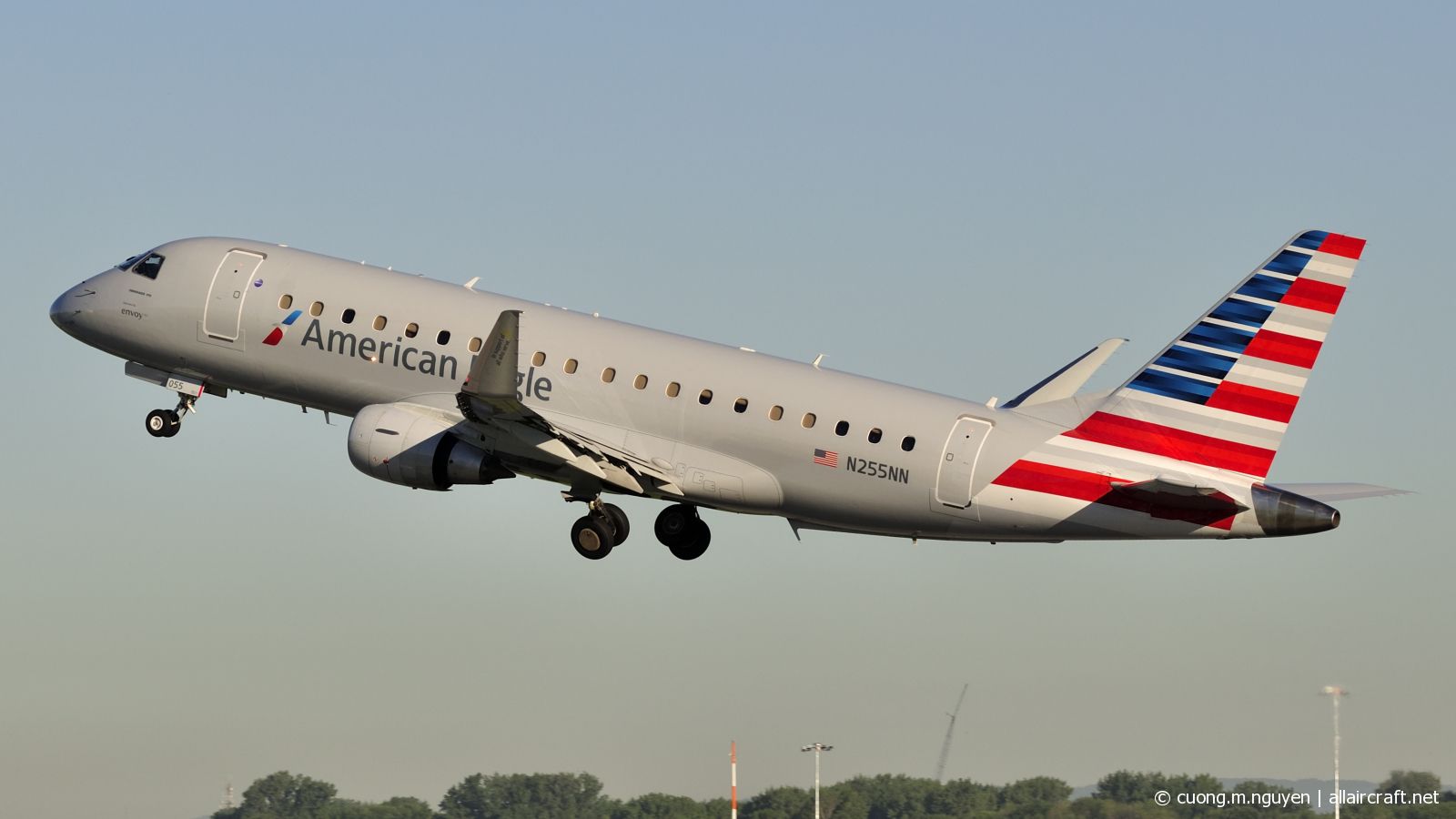 N255NN · Embraer 170-200LR · (YUL / CYUL)