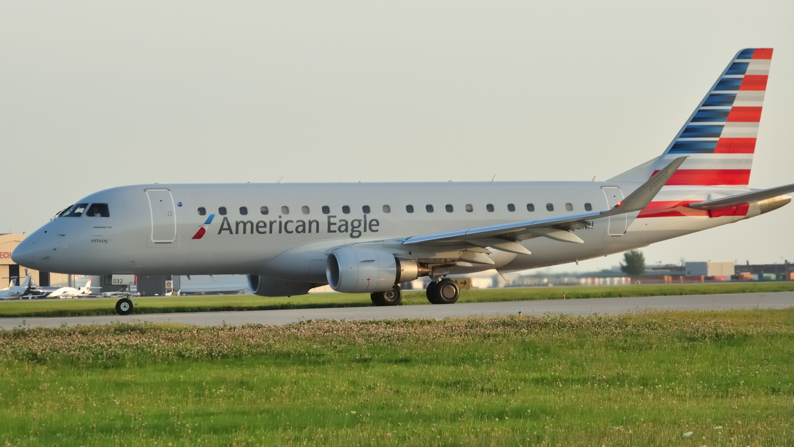 N232NN · Embraer 170-200LR · (YUL / CYUL)