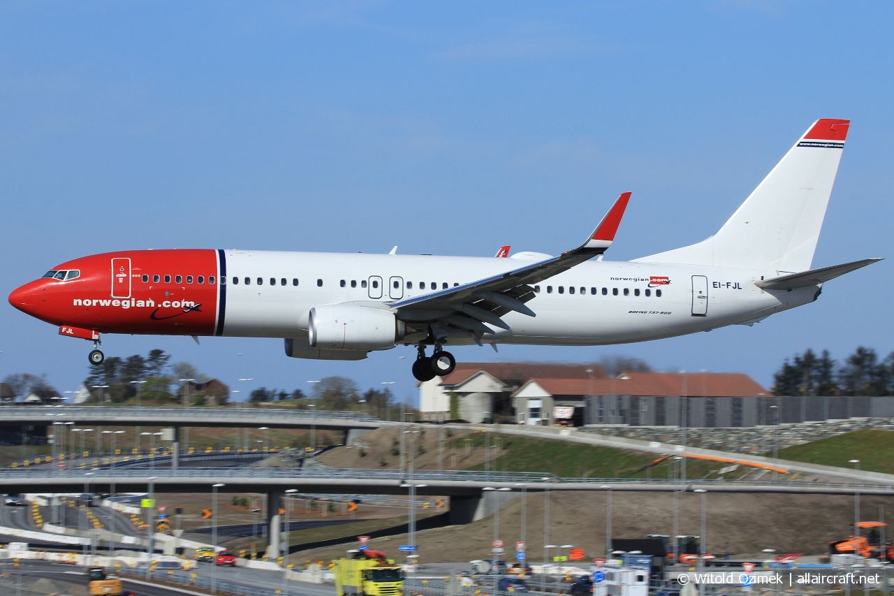 EI-FJL (42073) 2016 Boeing 737-8JP(WL)