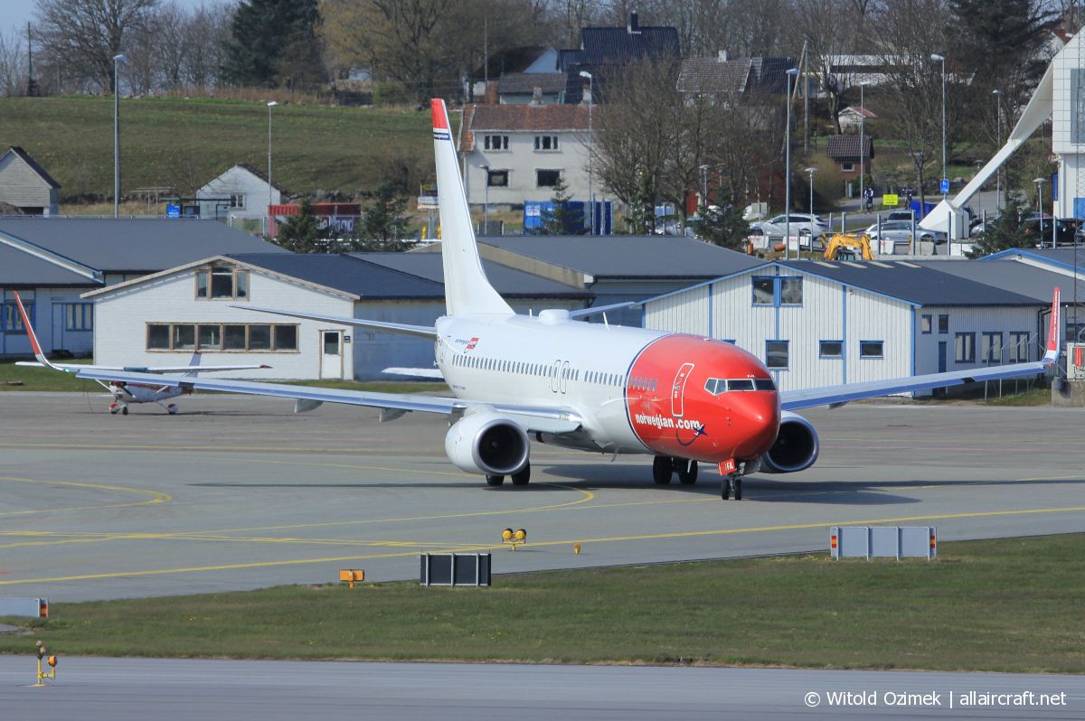 EI-FJL (42073) 2016 Boeing 737-8JP(WL)