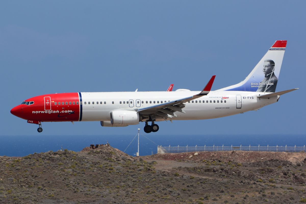 EI-FVS (42087) 2017 Boeing 737-8JP WL