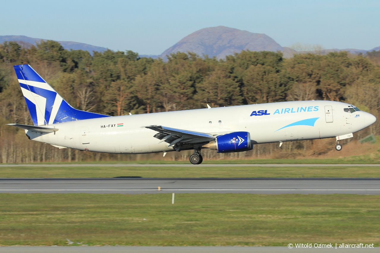 HA-FAY (25729) 1992 Boeing 737-429(SF)