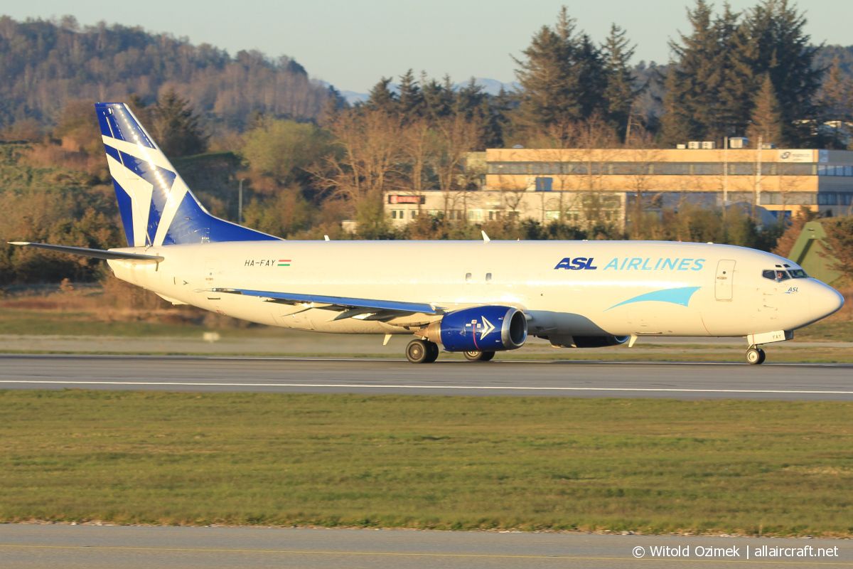 HA-FAY (25729) 1992 Boeing 737-429(SF)