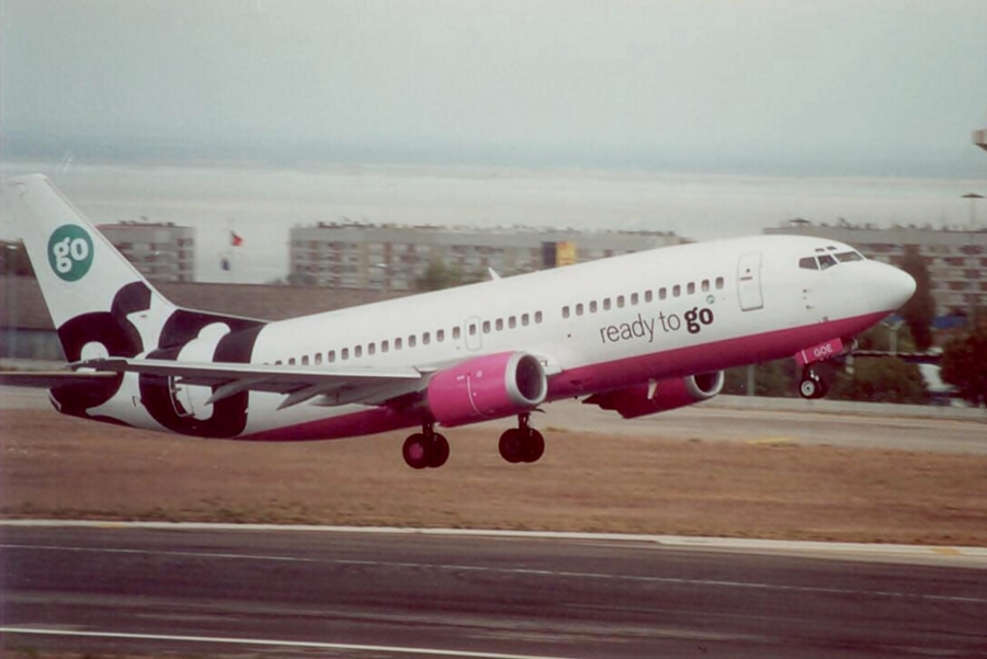 G-IGOE (24547) 1990 Boeing 737-3Y0