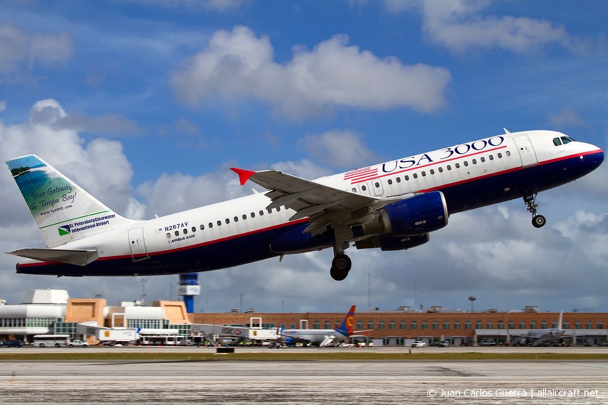 N267AV (1198) 2000 Airbus A320-214