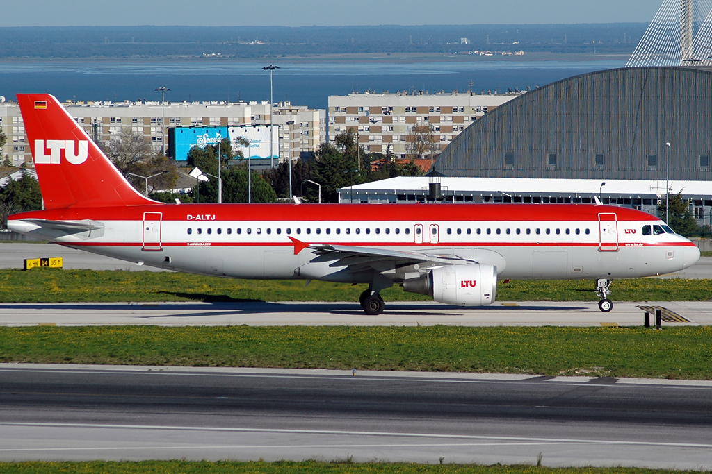 D-ALTJ (1838) 2002 Airbus A320-214