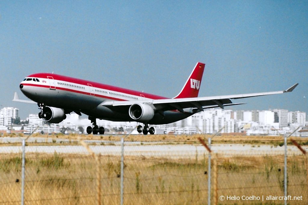 D-AERG (072) 1995 Airbus A330-321
