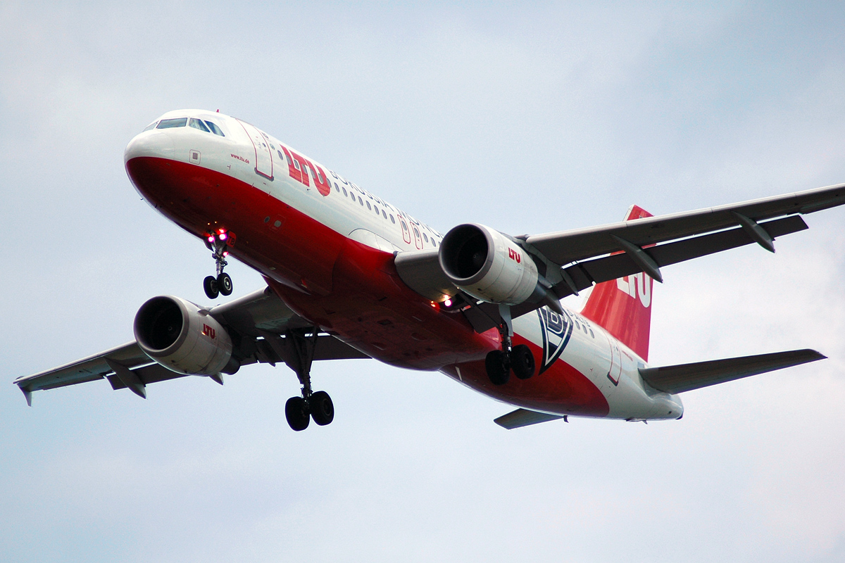 D-ALTB (1385) 2000 Airbus A320-214