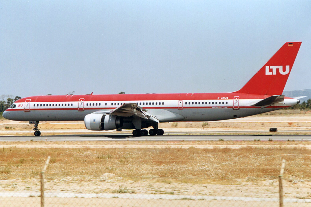 D-AMUW (23929) 1987 Boeing 757-2G5