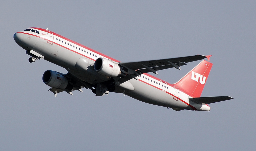 OE-LTU (1504) 2001 Airbus A320-214