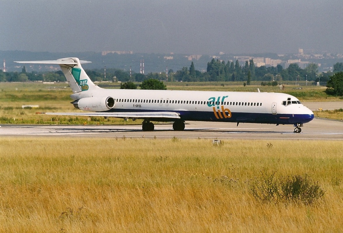 F-GPZE (cn 49115) McDonnell Douglas MD-81