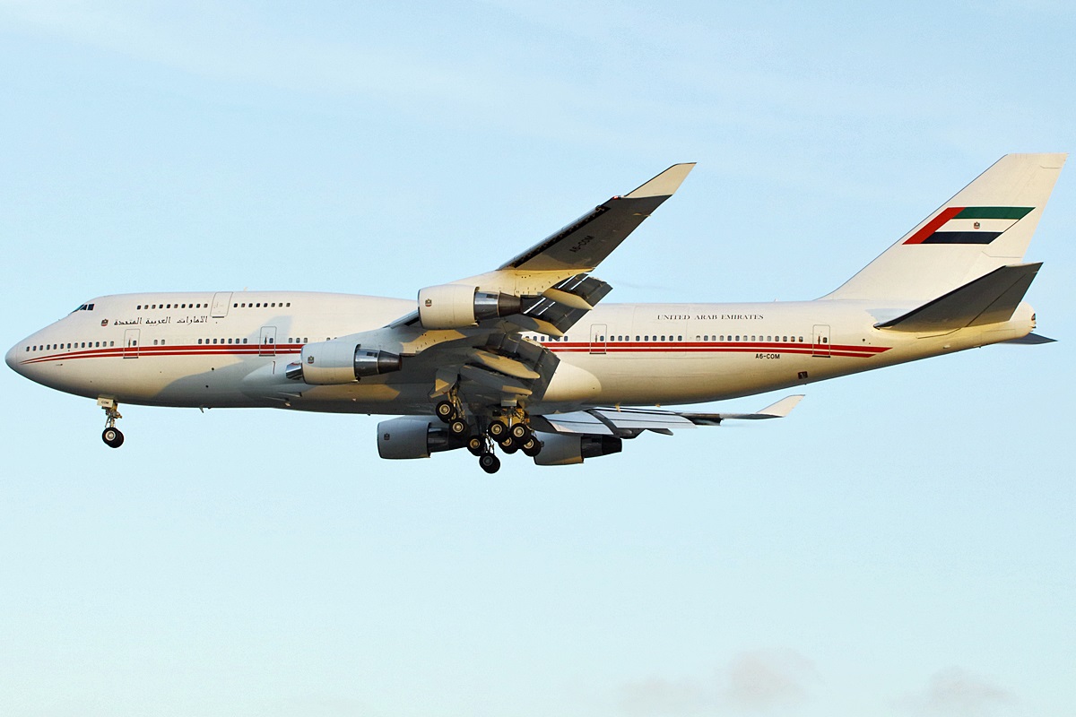 A6-COM (25074) 1991 Boeing 747-433(M)