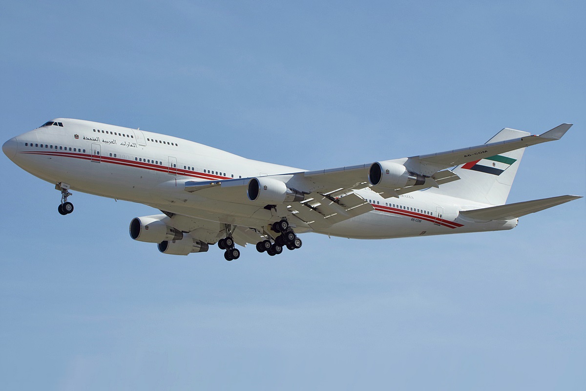 A6-COM (25074) 1991 Boeing 747-433(M)