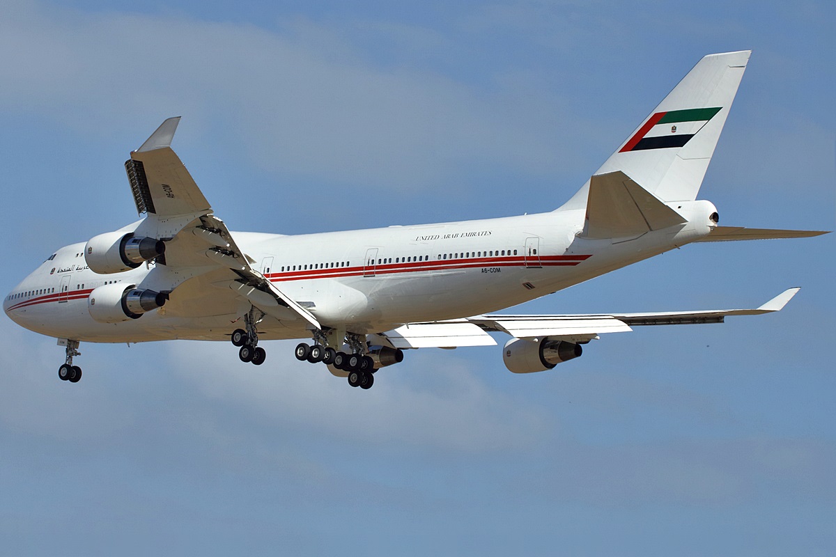 A6-COM (25074) 1991 Boeing 747-433(M)