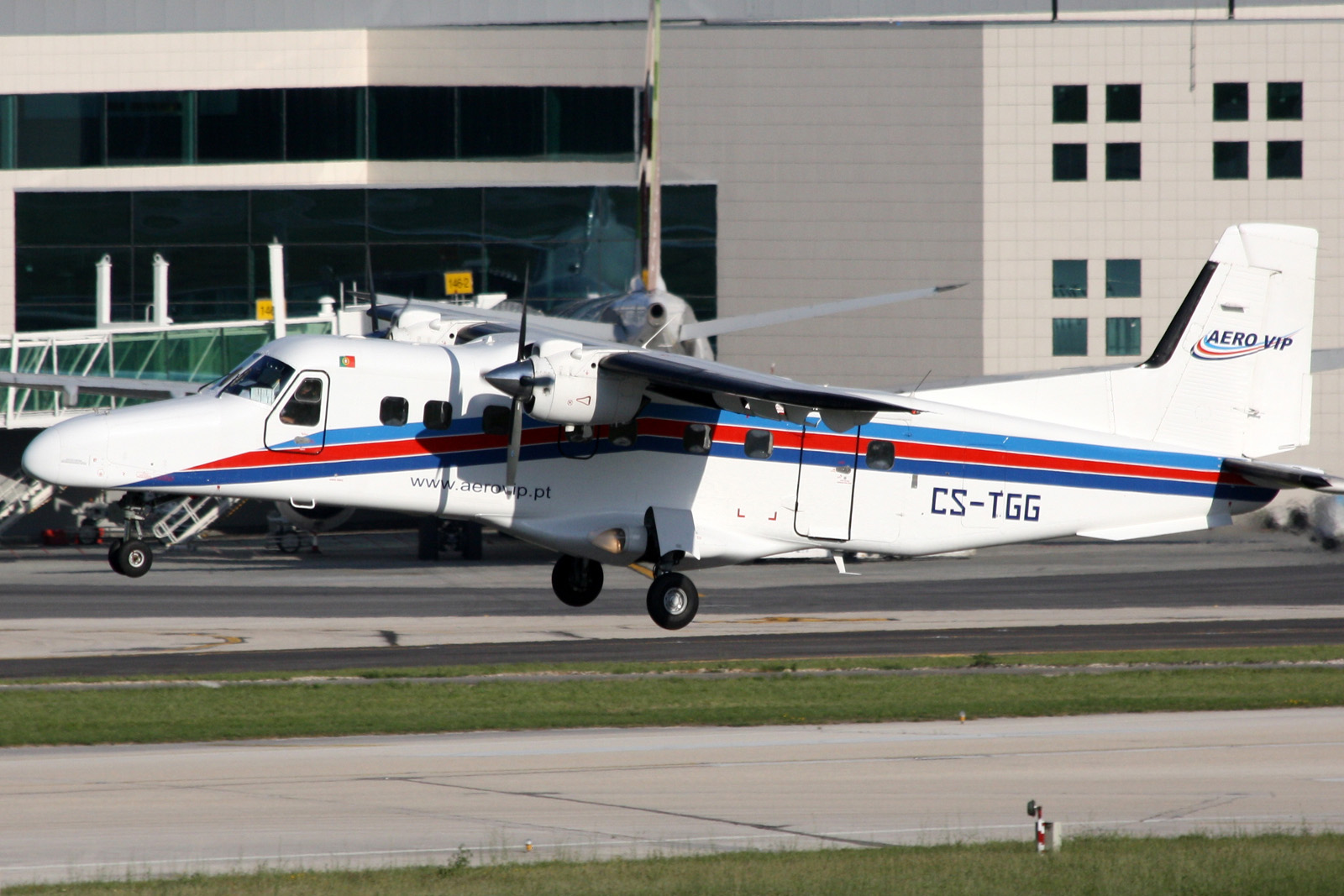 CS-TGG · Dornier Do-228-202 · (LIS / LPPT)