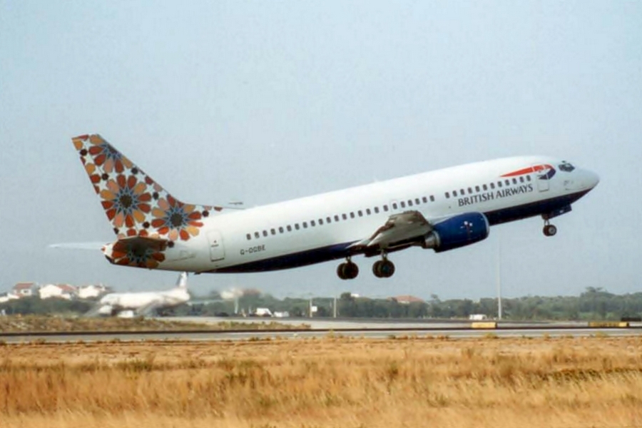 G-OGBE (27834) Boeing 737-3L9