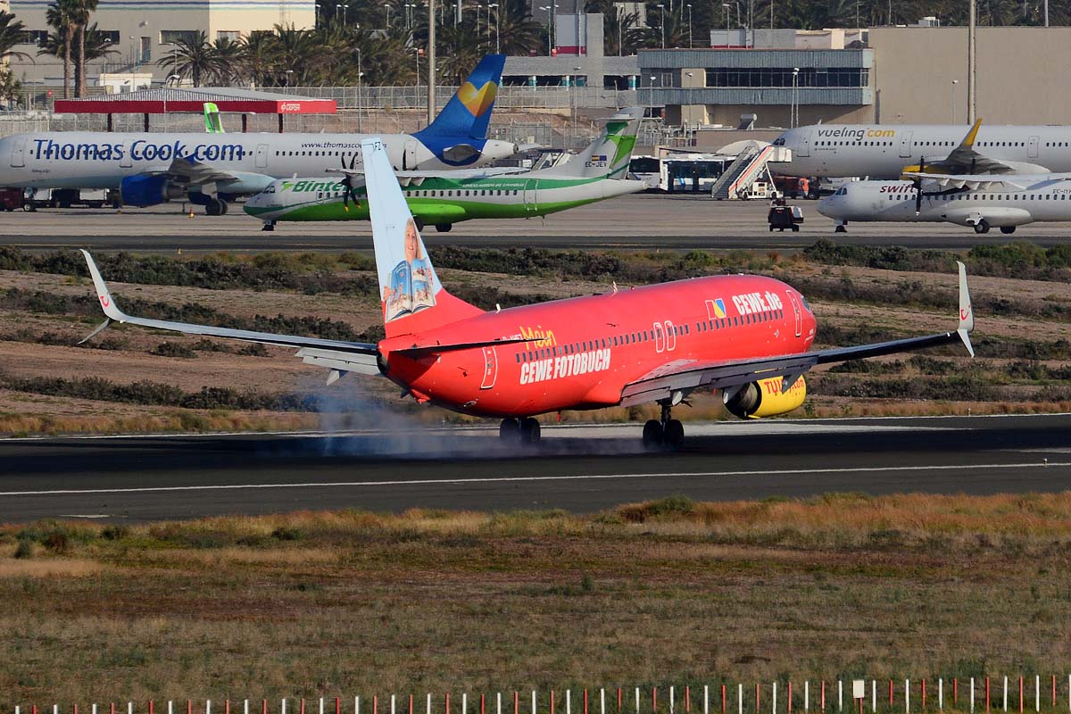 D-AHFZ (30883) 2001 Boeing 737-8K5(WL)