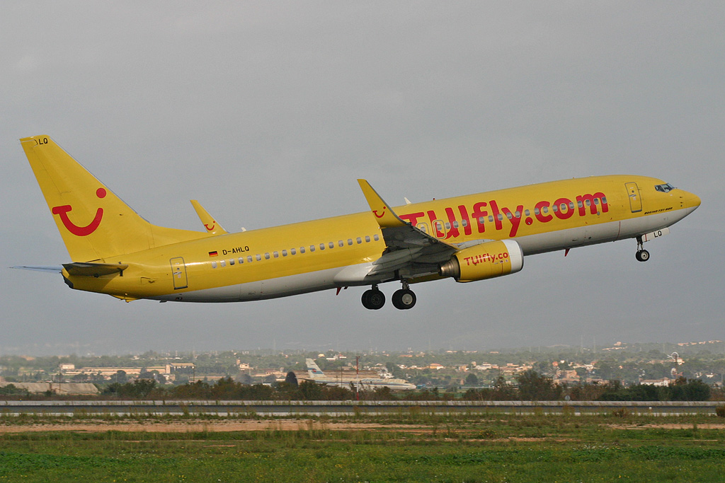 D-AHLQ (32906) 2002 Boeing 737-8K5(WL)