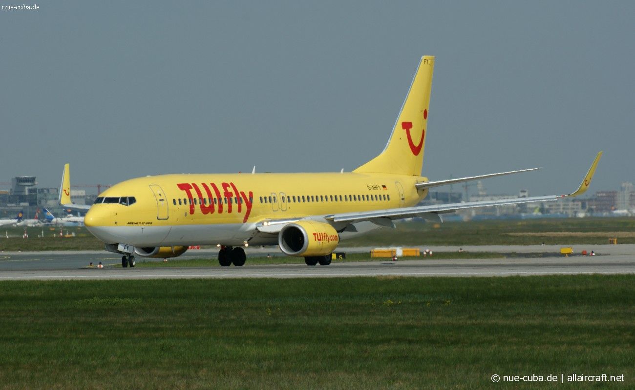 D-AHFY (30417) 2001 Boeing 737-8K5(WL)