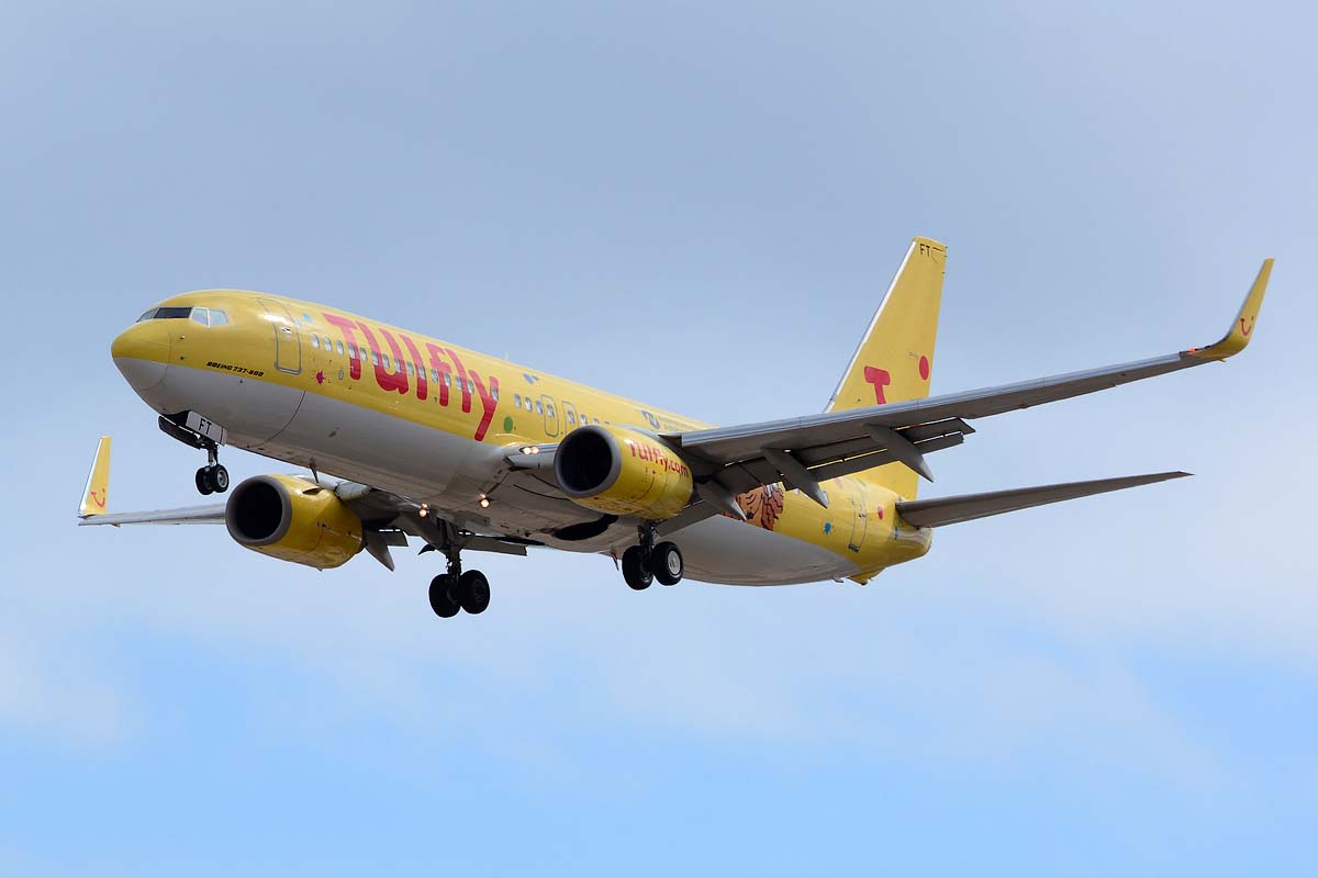 D-AHFT (30413) 2000 Boeing 737-8K5(WL)
