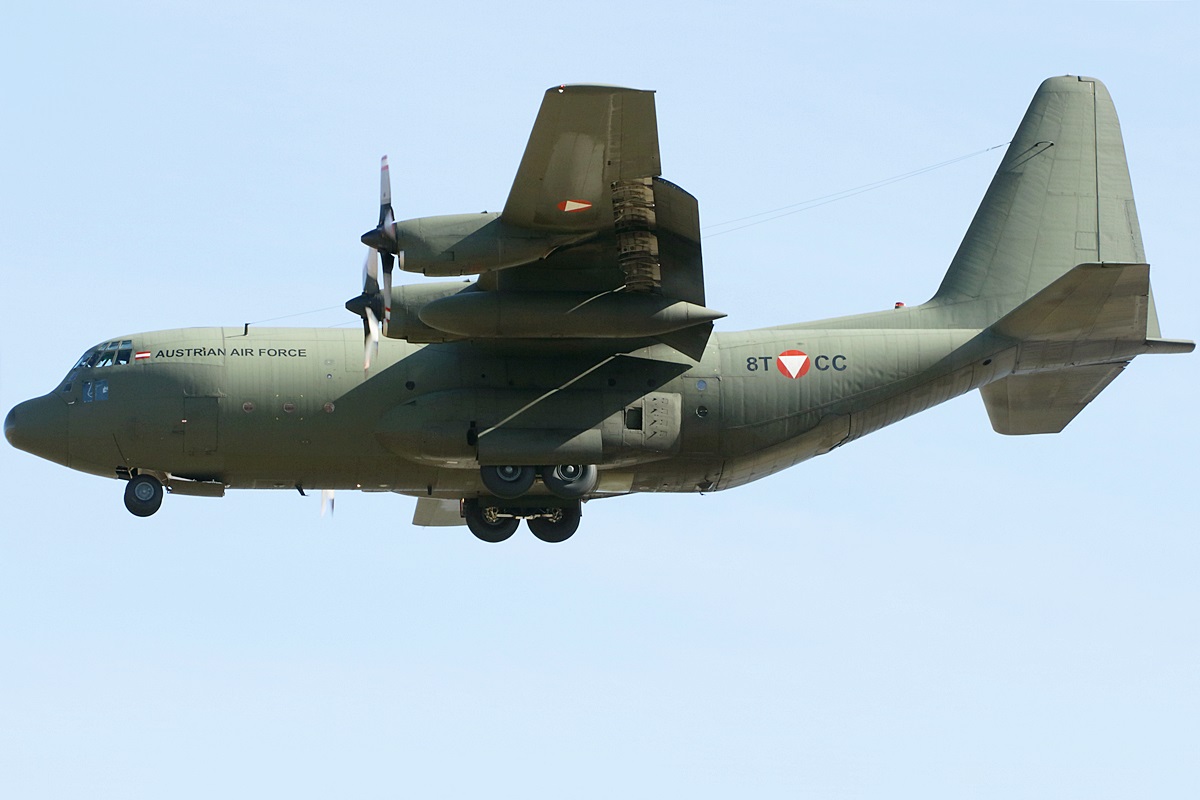 8T-CC (382-4257) Lockheed C-130K Hercules