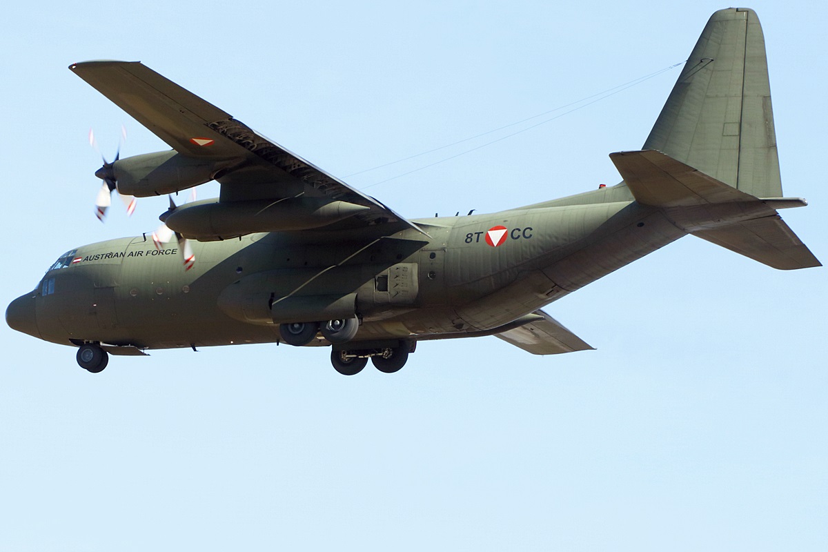 8T-CC (382-4257) Lockheed C-130K Hercules