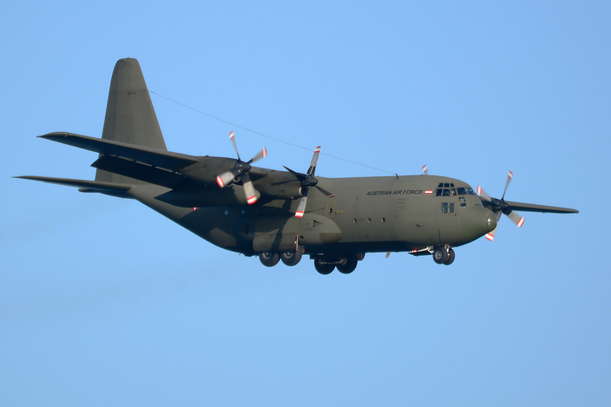 8T-CB (382-4256) Lockheed C-130K Hercules