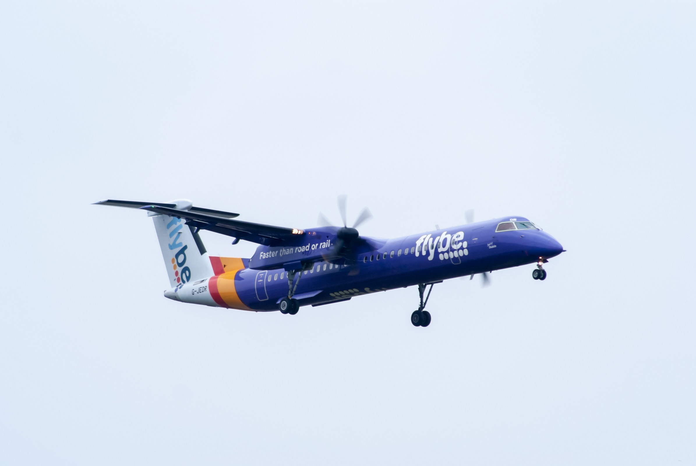 G-JEDR (4087) Bombardier Dash 8-Q401