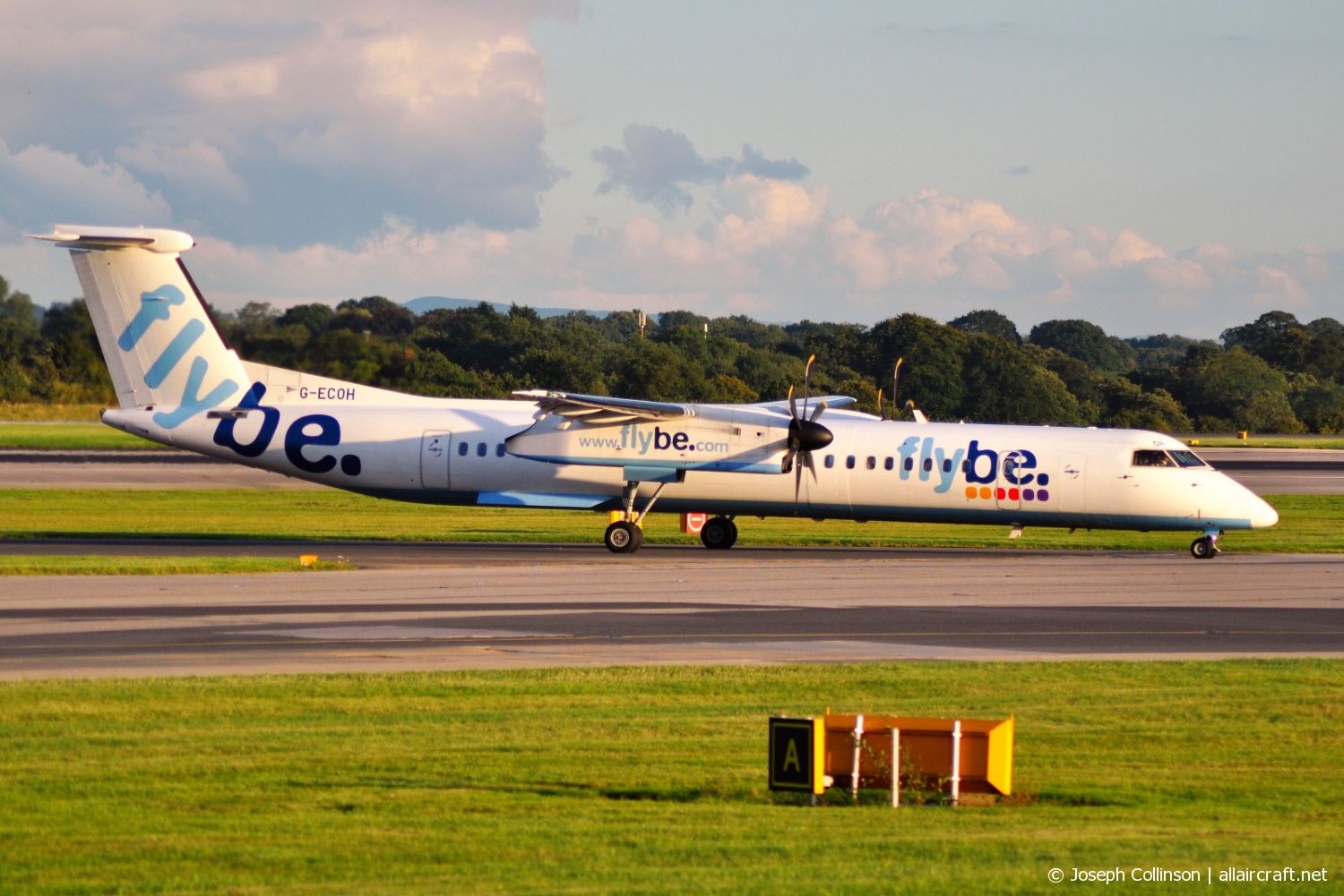 G-ECOH (4221) Bombardier Dash 8-Q402