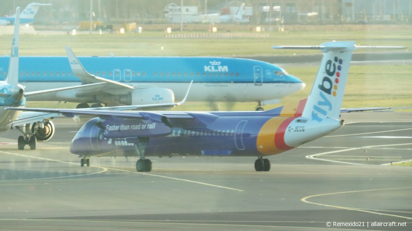 G-JECG (4098) 2004 Bombardier Dash 8-Q402