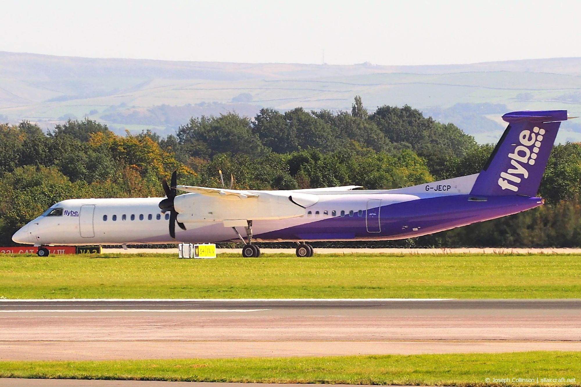 G-JECP (4136) Bombardier Dash 8-Q402