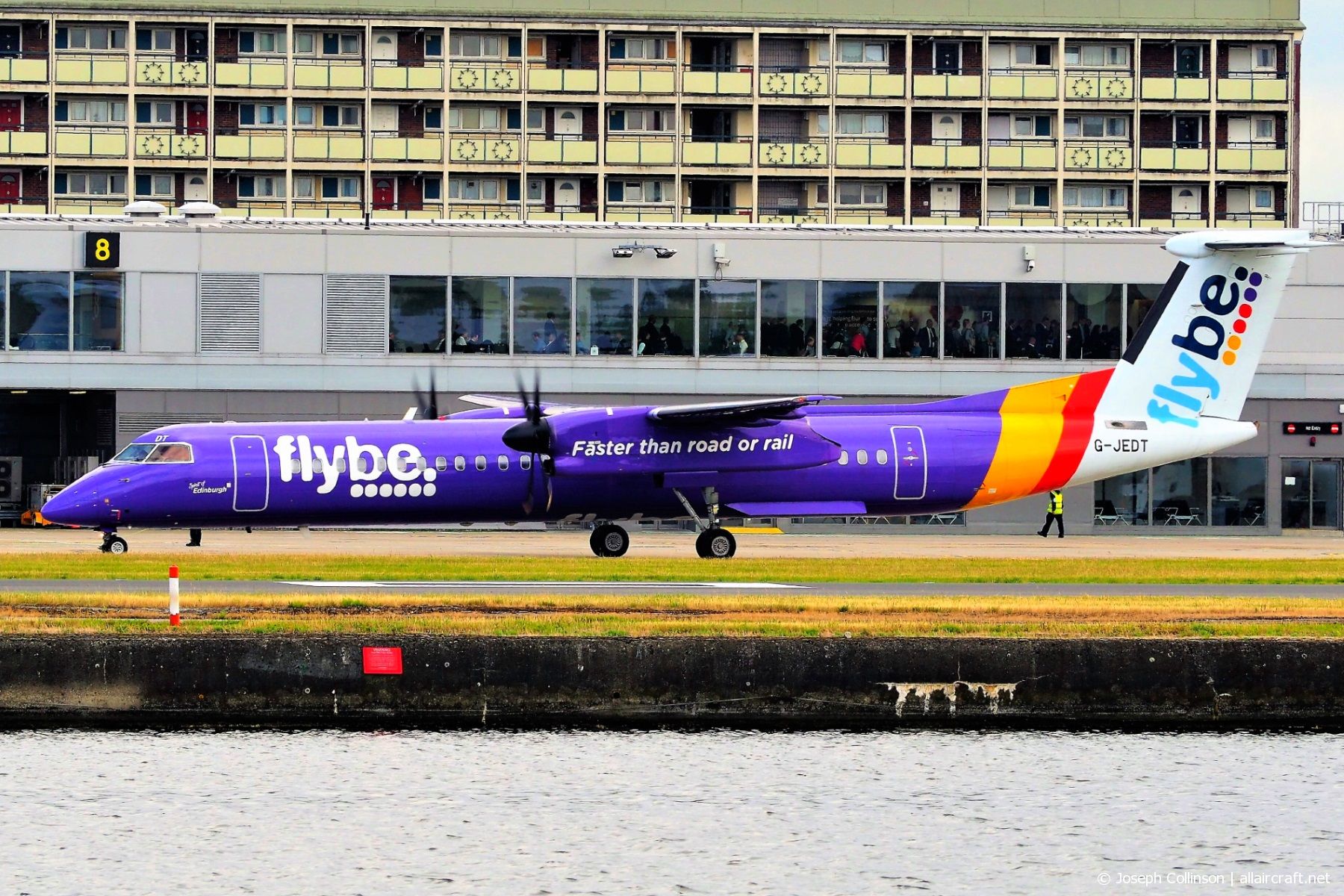 G-JEDT (4088) Bombardier Dash 8-Q402