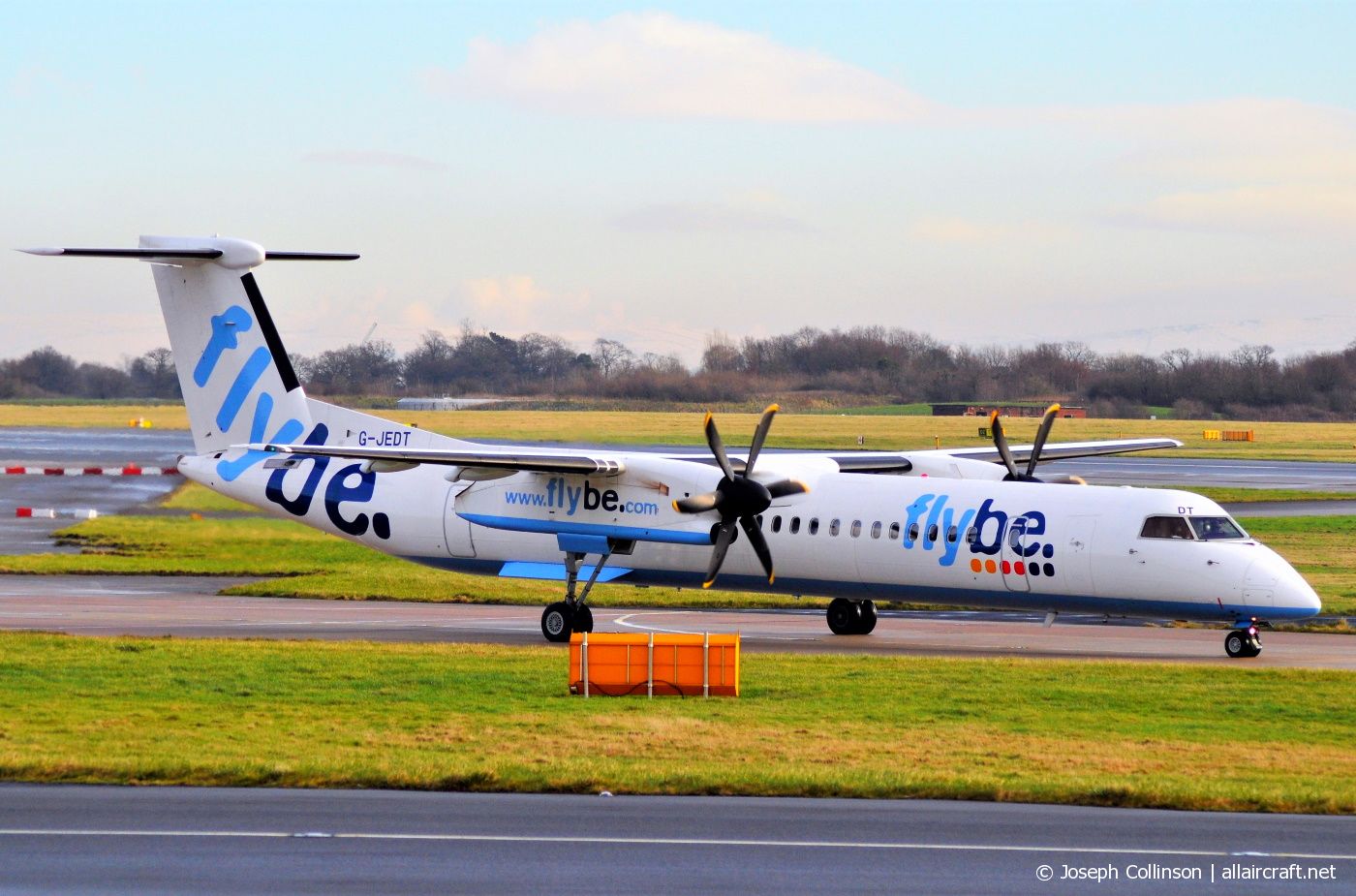 G-JEDT (4088) 2004 Bombardier Dash 8-Q402