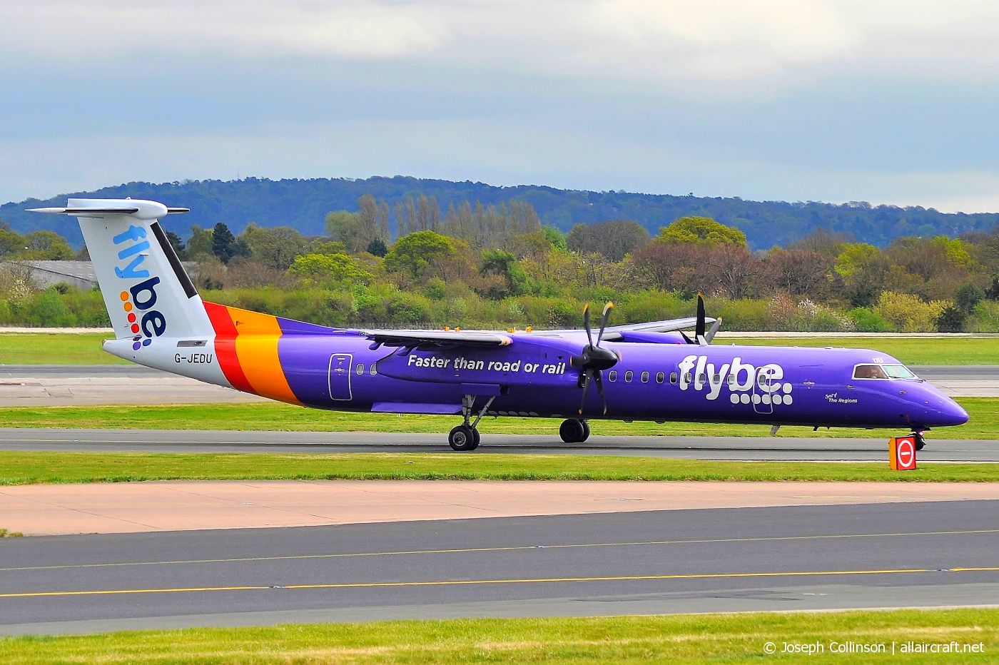 G-JEDU (4089) 2004 Bombardier Dash 8-Q402