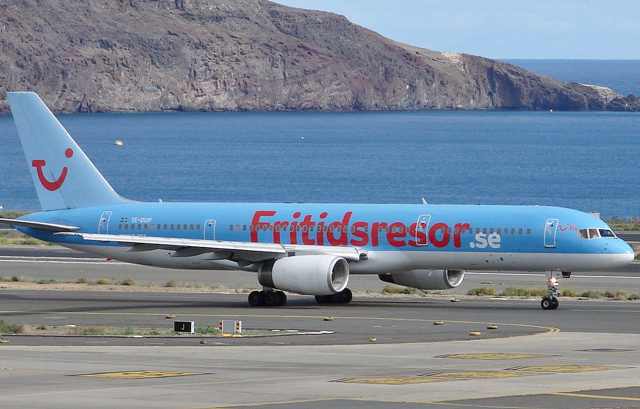 SE-DUP (24793) 1990 Boeing 757-236