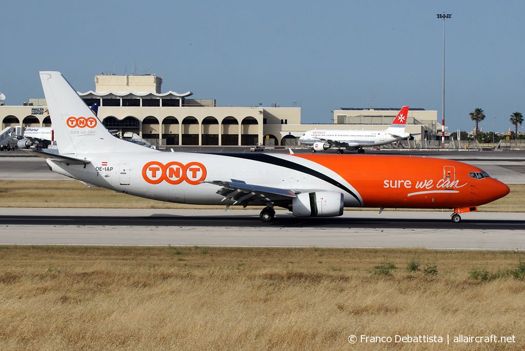 OE-IAP (29206) 1998 Boeing 737-4M0(SF)