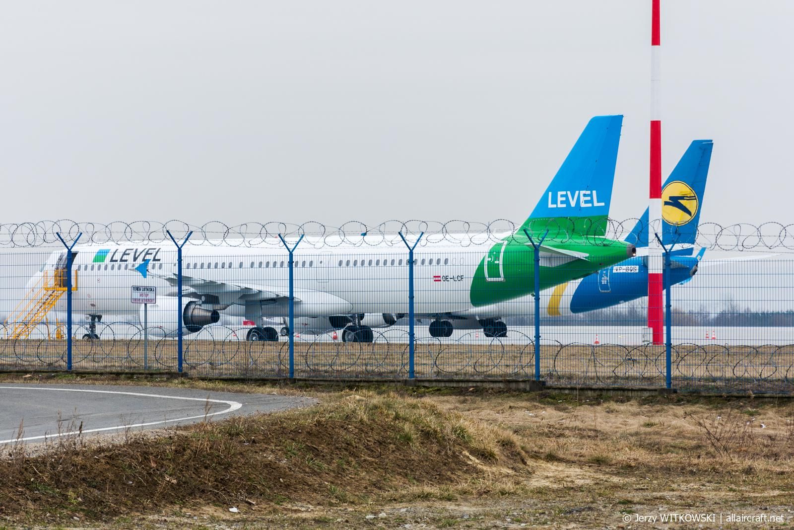 OE-LCF (1966) 2003 Airbus A321-211