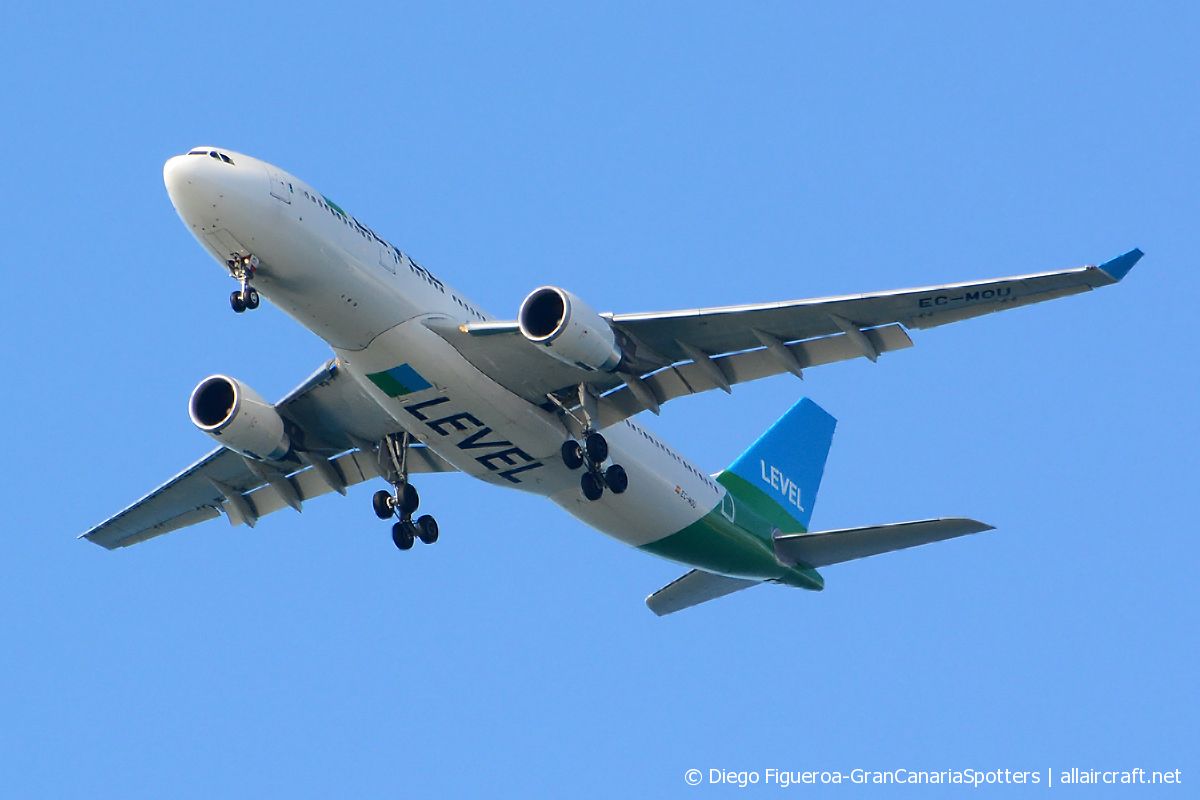 EC-MOU (1777) 2017 Airbus A330-202