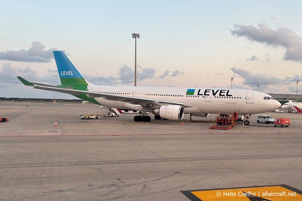 EC-NEN (1932) 2019 Airbus A330-202