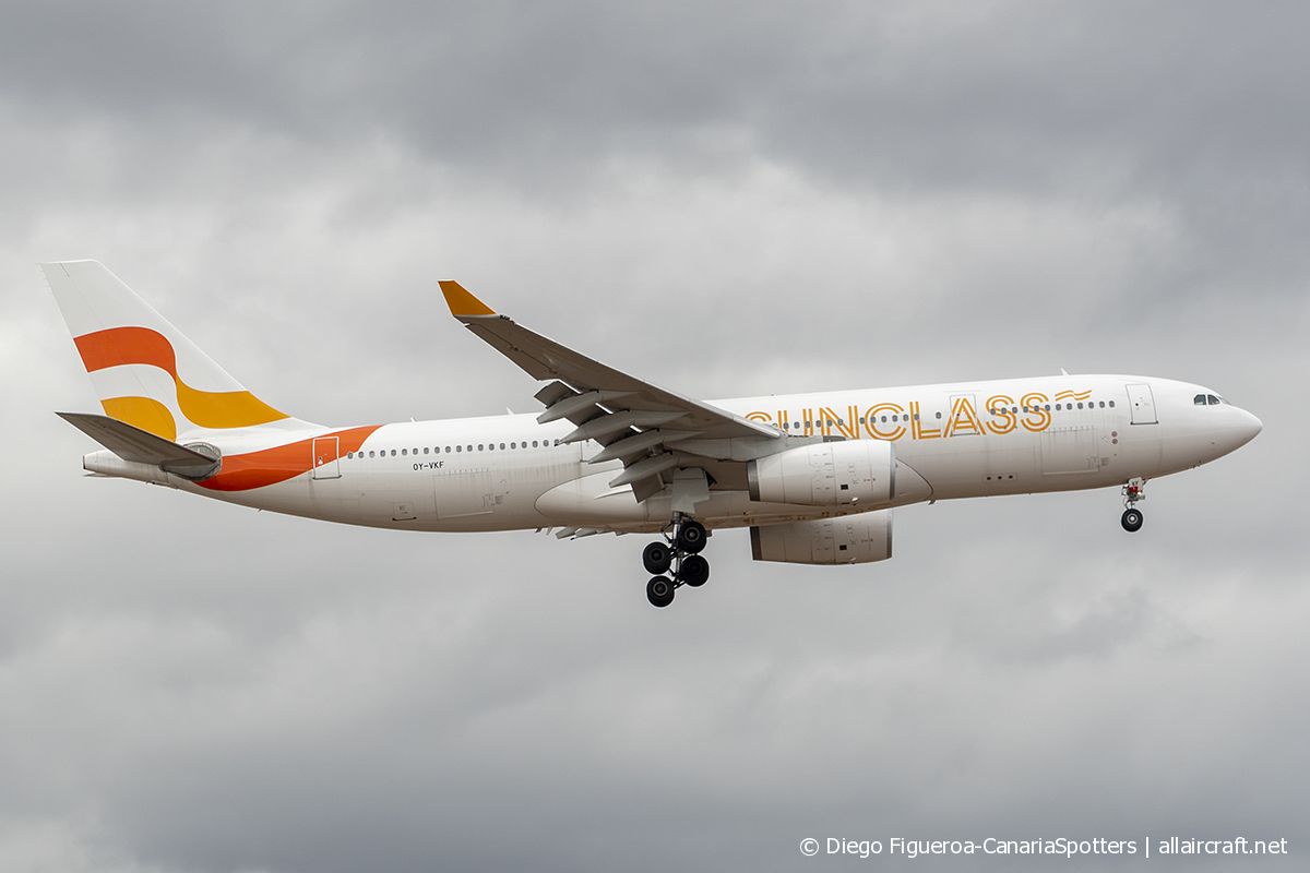 OY-VKF (309) 1999 Airbus A330-243