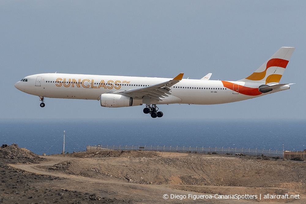 OY-VKI (357) 2000 Airbus A330-343X