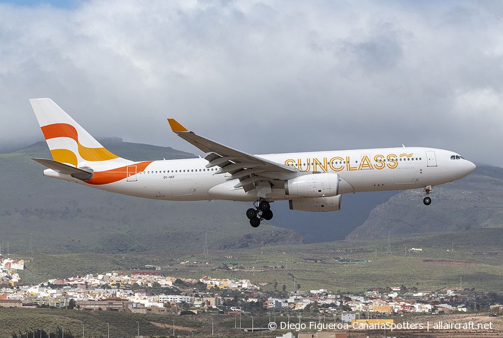 OY-VKF (309) 1999 Airbus A330-243