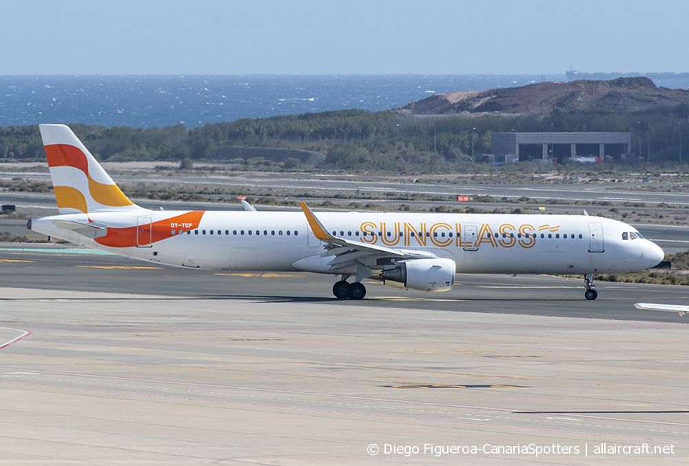 OY-TCF (6351) 2014 Airbus A321-211(WL)