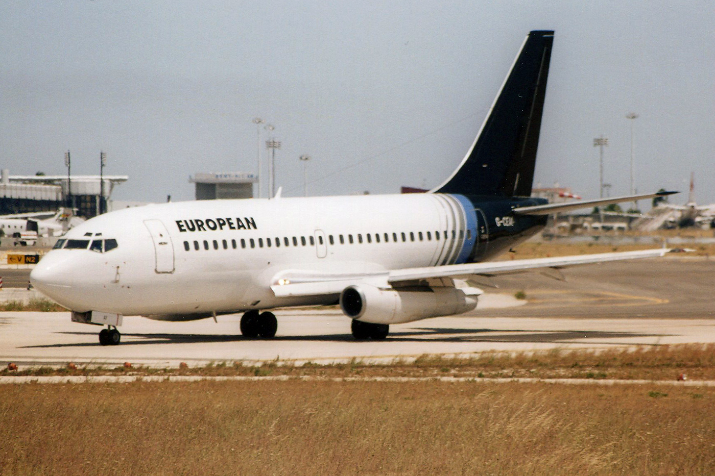 G-CEAI, (cn 21176), Boeing 737-229/Adv