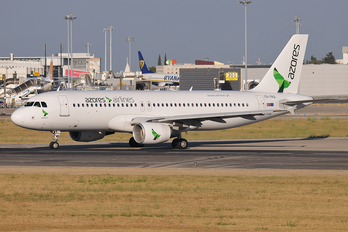 CS-TKQ (2325) 2004 Airbus A320-214
